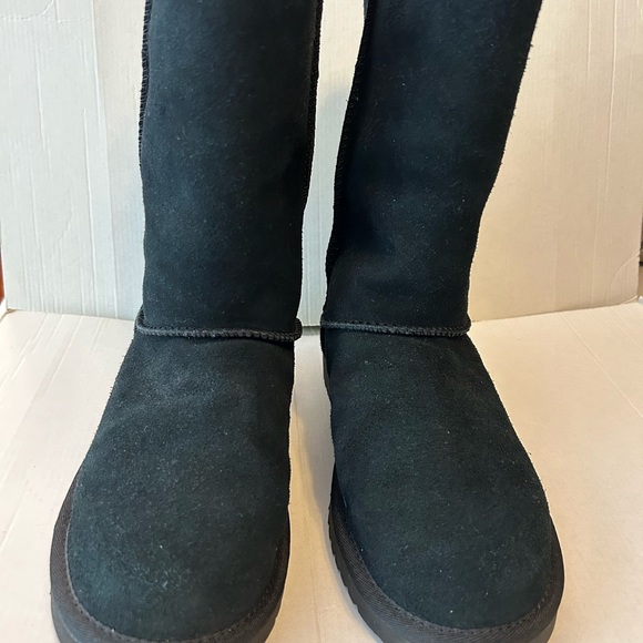 Koolaburra by Ugg Women's Tall Black Suede Boots size 8 Wide width - Picture 1 of 5